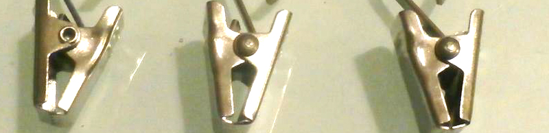 Crochets attaches cage rats